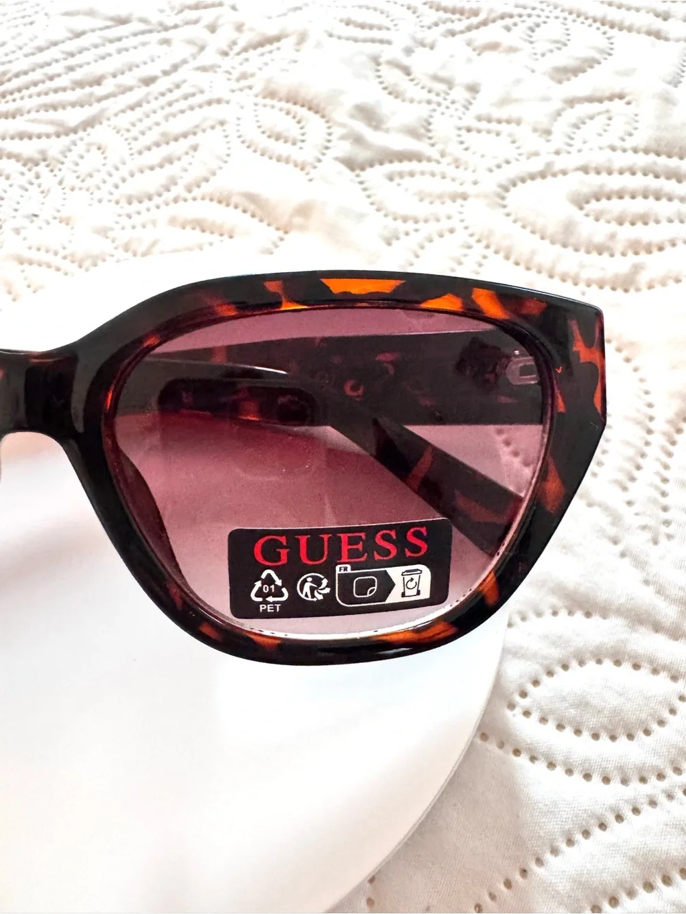 GUESS Women's Tortoiseshell Cat Eye Sunglasses - Brown. New